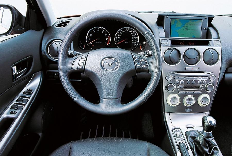 Торпедо Mazda6 Sedan (GG) 2002 года  (фото 32 из 57)